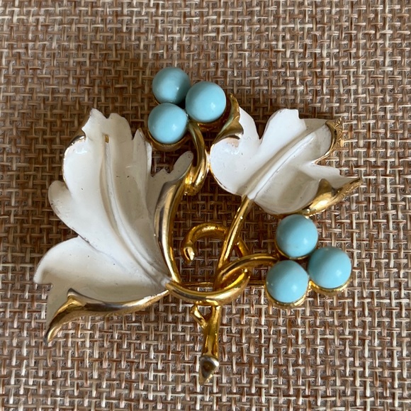 Vintage Sarah Coventry Gold Tone and Enamel Flower Berry Brooch Pin - Picture 4 of 9